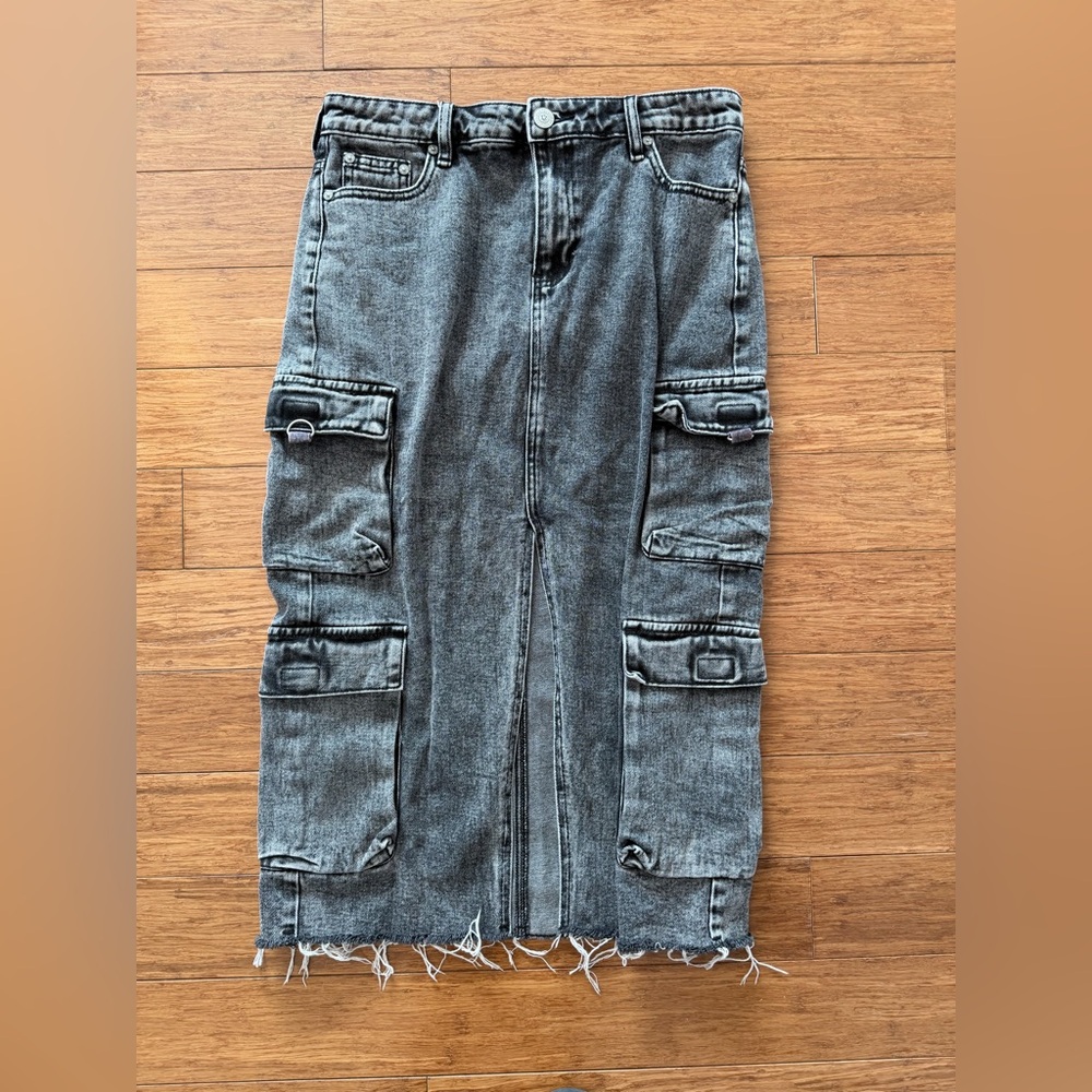 SOLD⚫️True Religion Multi-Cargo Pocket Denim Black Midi Slit - Women's size 28